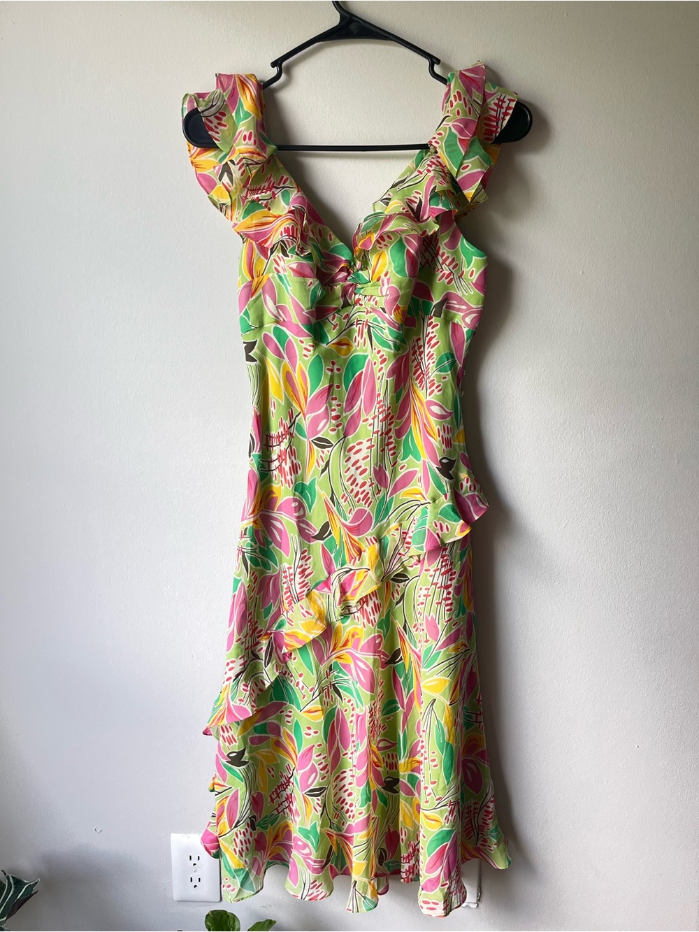 Bcbgmaxazria vintage 100% silk Floral Ruffle Midi Dress in Green, Pink & Yellow
